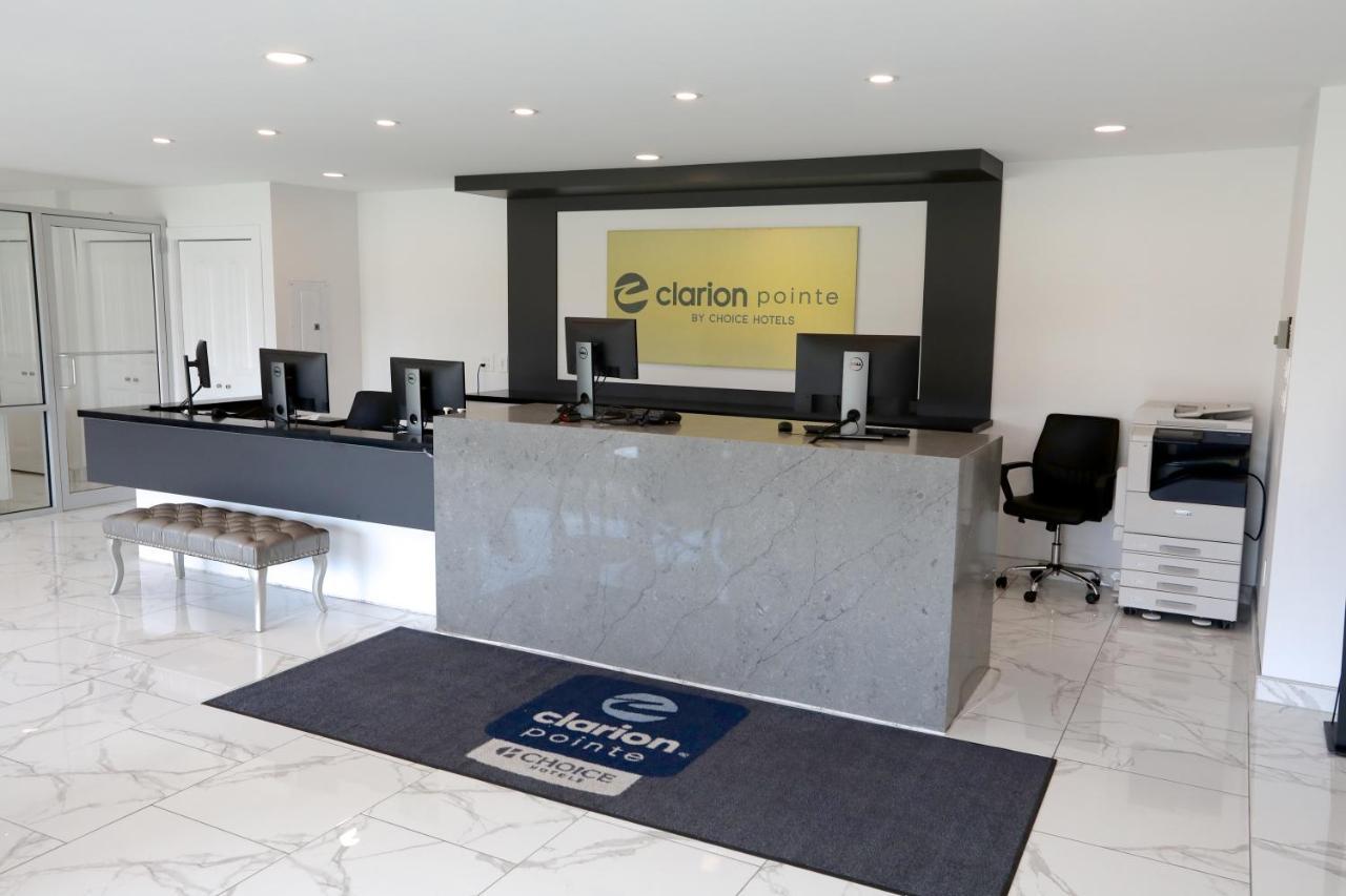 Clarion Pointe Hotel Medicine Hat Buitenkant foto