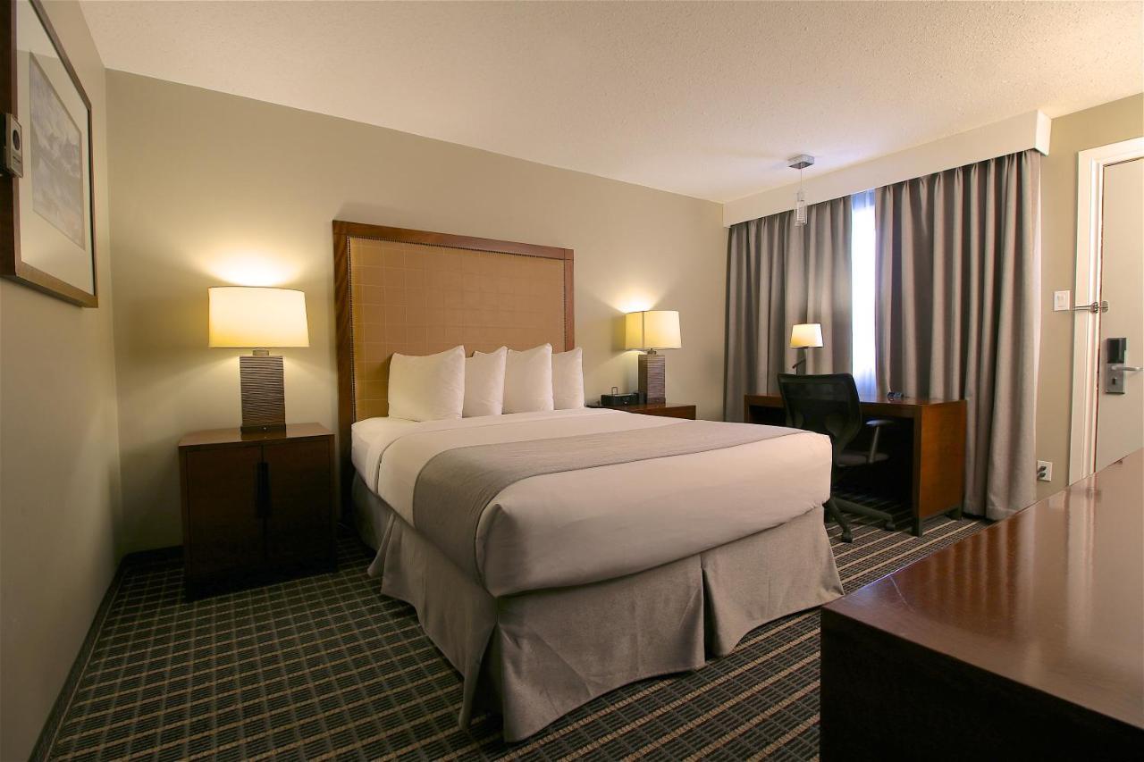 Clarion Pointe Hotel Medicine Hat Buitenkant foto