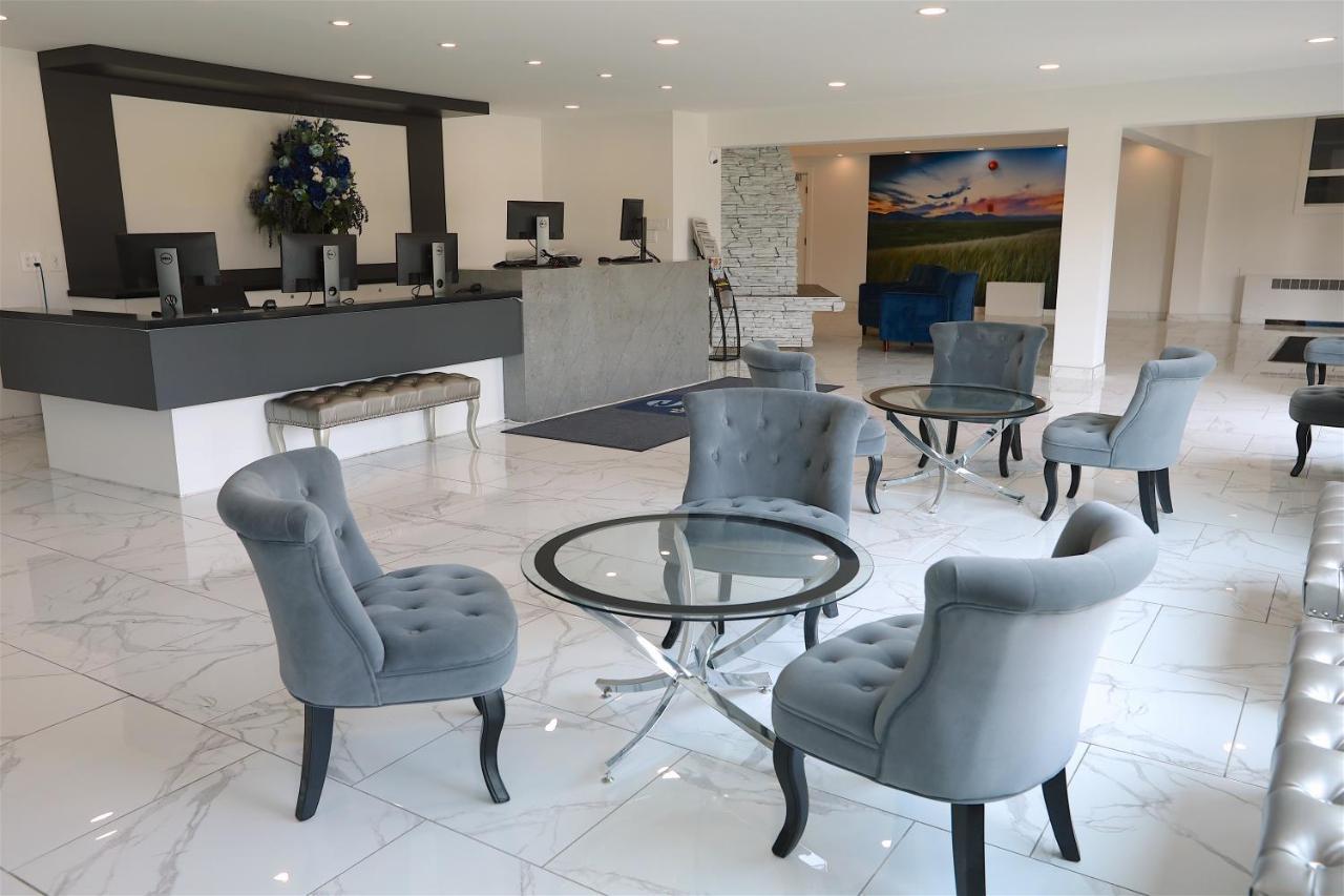 Clarion Pointe Hotel Medicine Hat Buitenkant foto