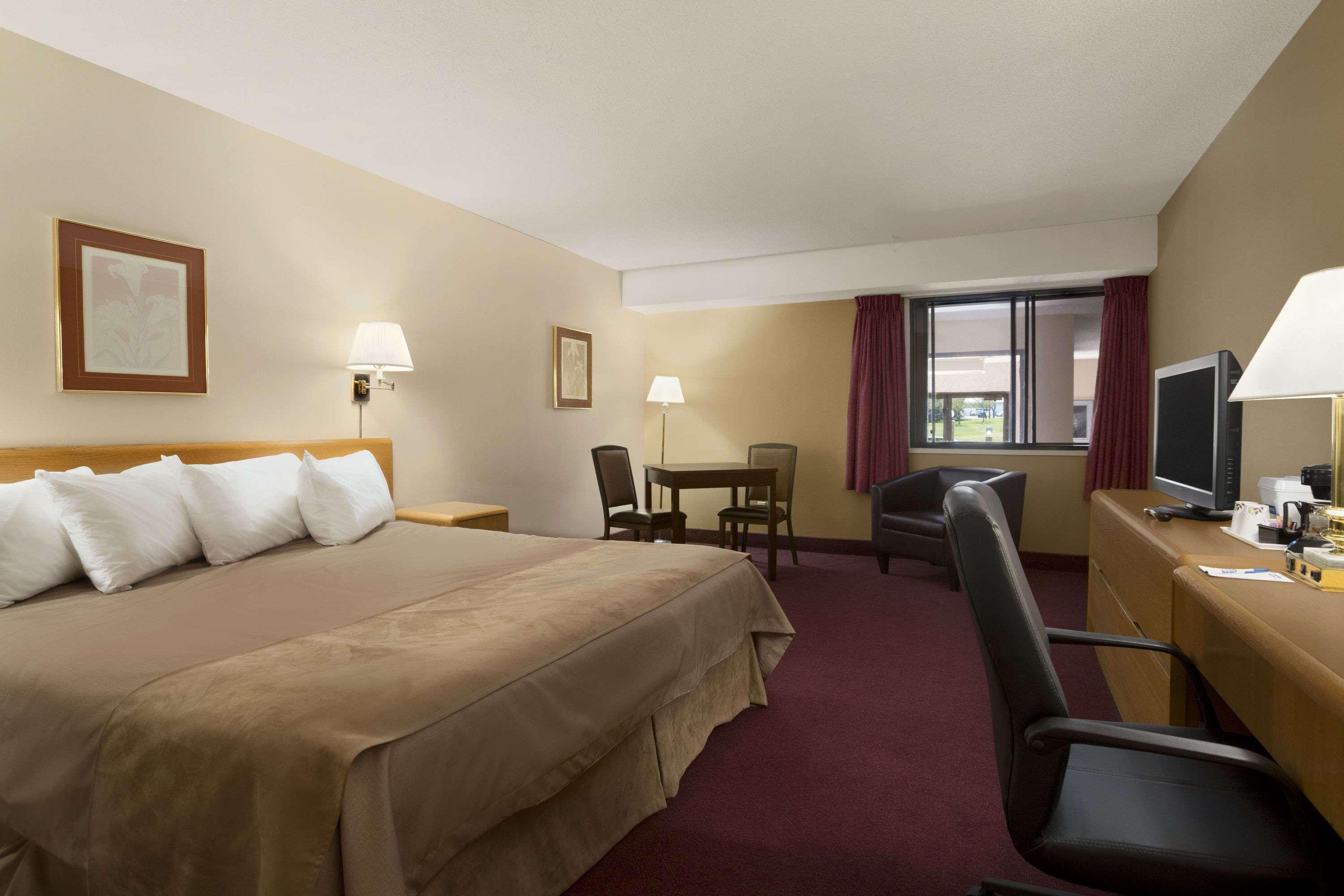 Clarion Pointe Hotel Medicine Hat Buitenkant foto
