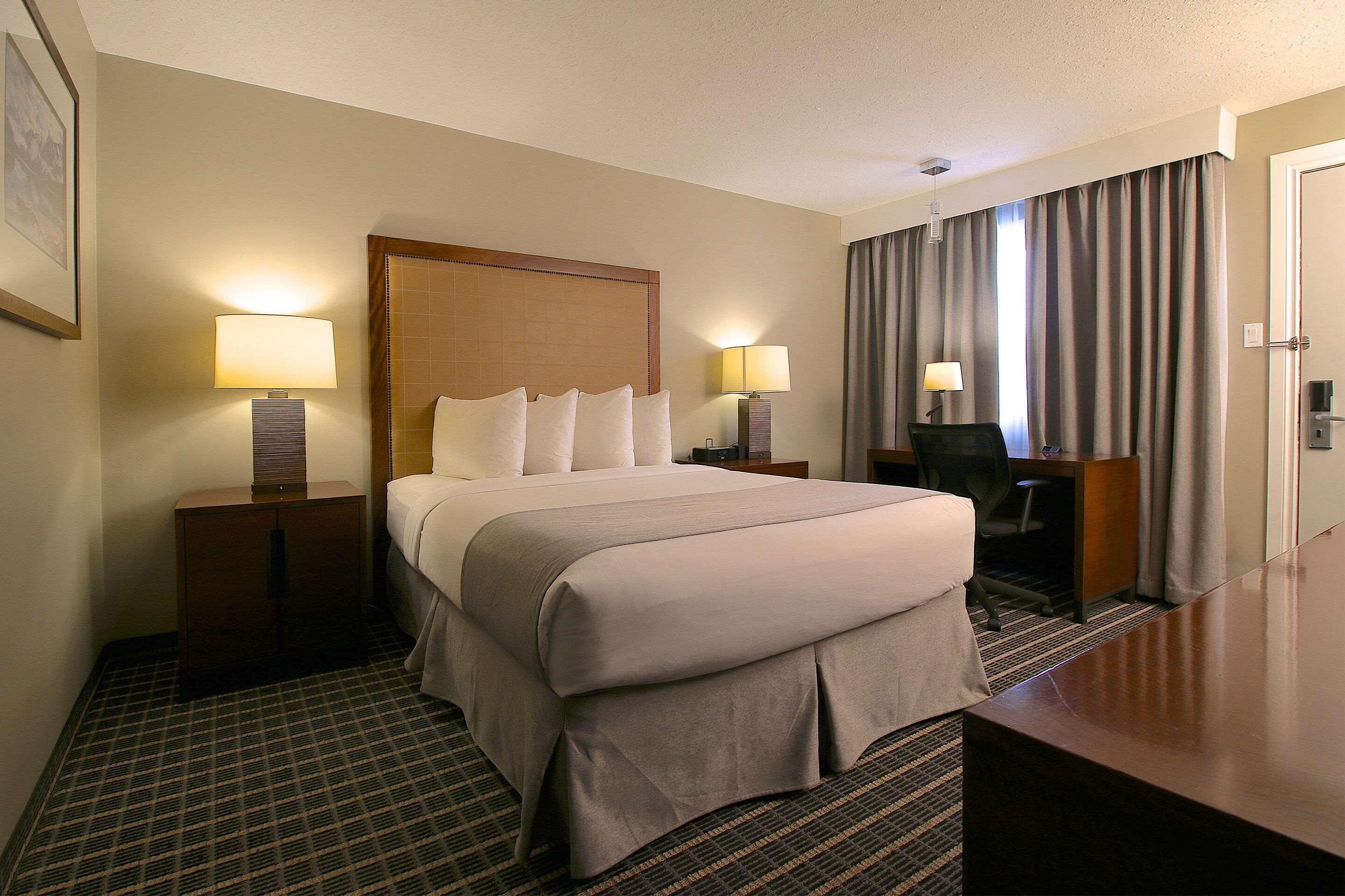 Clarion Pointe Hotel Medicine Hat Buitenkant foto