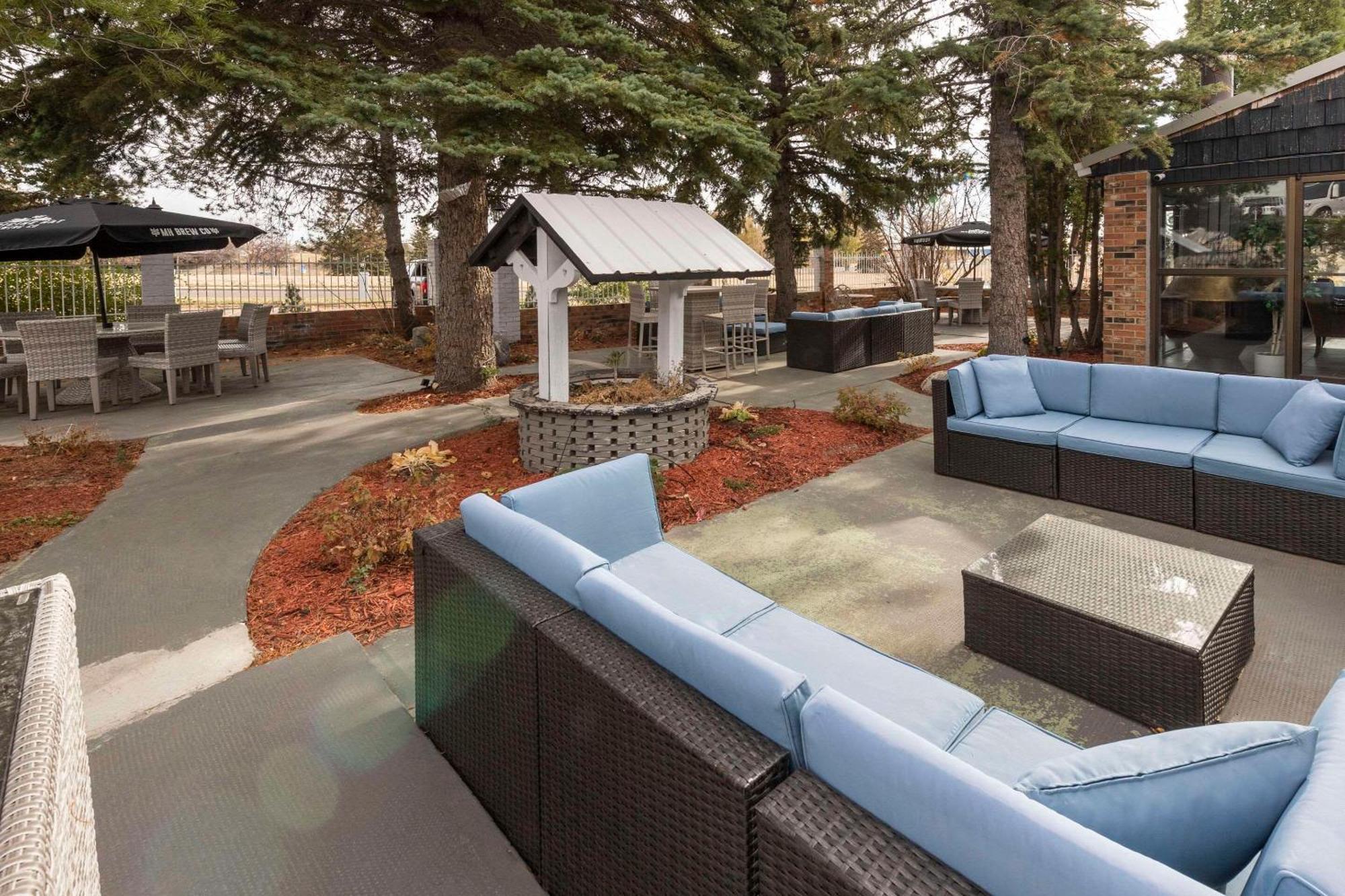 Clarion Pointe Hotel Medicine Hat Buitenkant foto